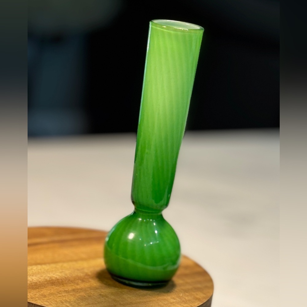Midcwntuey Green Art Glass Swirled Vase